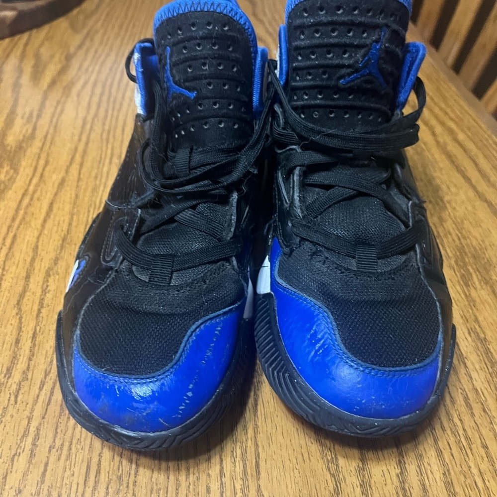 Nike Kids Black and Royal Blue Sneakers